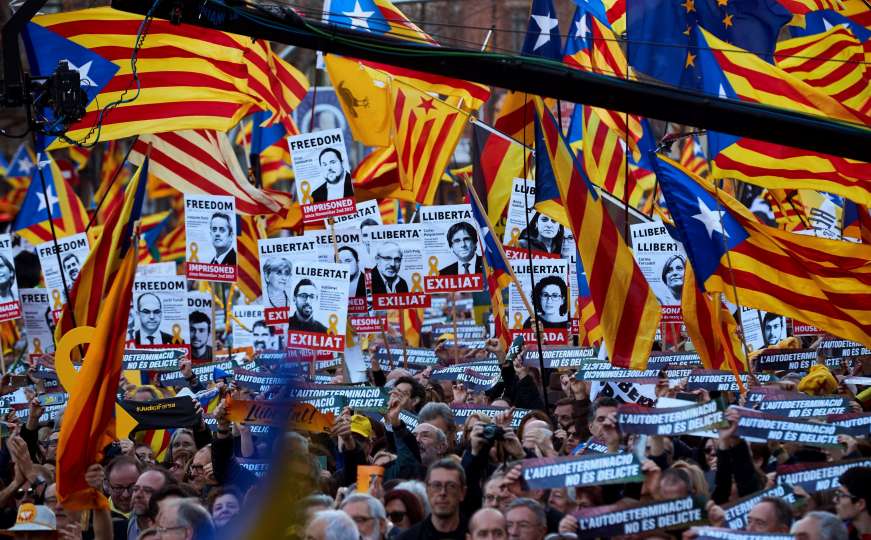Preko 200.000 ljudi na ulicama Barcelone: "Samoodređenje nije zločin"